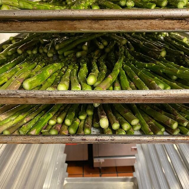 We’re ready for you #detroit restaurant workers!
Tonight!
5-7 PM
1426 Bagley 
Detroit, MI 48216 *Roasted Chicken with Asparagus and Herbed Rice* 
Reminder to please act and receive responsibly. 
Huge thanks to @leeinitiative @makersmark @chefedwardlee and our very own @motorcityseafoodco for helping make this all happen!